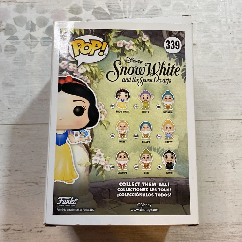 Funko Pop Snow White #339 Disney Figure - Picture 5 of 8
